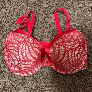 Frederick's of Hollywood Women's Red Lace Push Up Bra Size 34D NWT